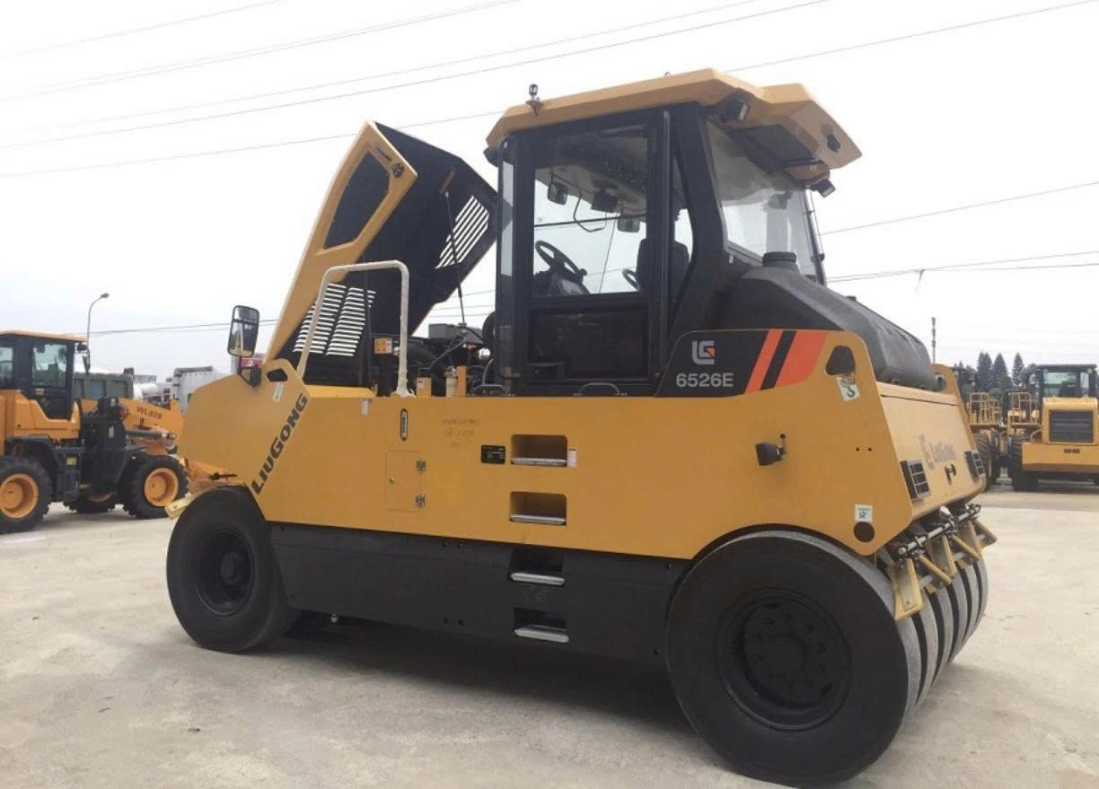 Xe Lu Lốp LiuGong CLG6526E - Giải Pháp Tối Ưu Cho Đầm Nén Nhựa Đường